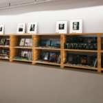 S056COTTODESTE-MATERICA-AMBIENTE-Tortora-Nat-Rett-libreria